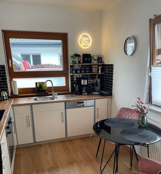 Cozy Wilkipartment Bis 4 Pers - Hund - Netflix - Wlan - Wintergarten - Coffeebar - Popcorn Verl Esterno foto